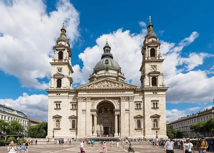 Basilica Downtown Apartment